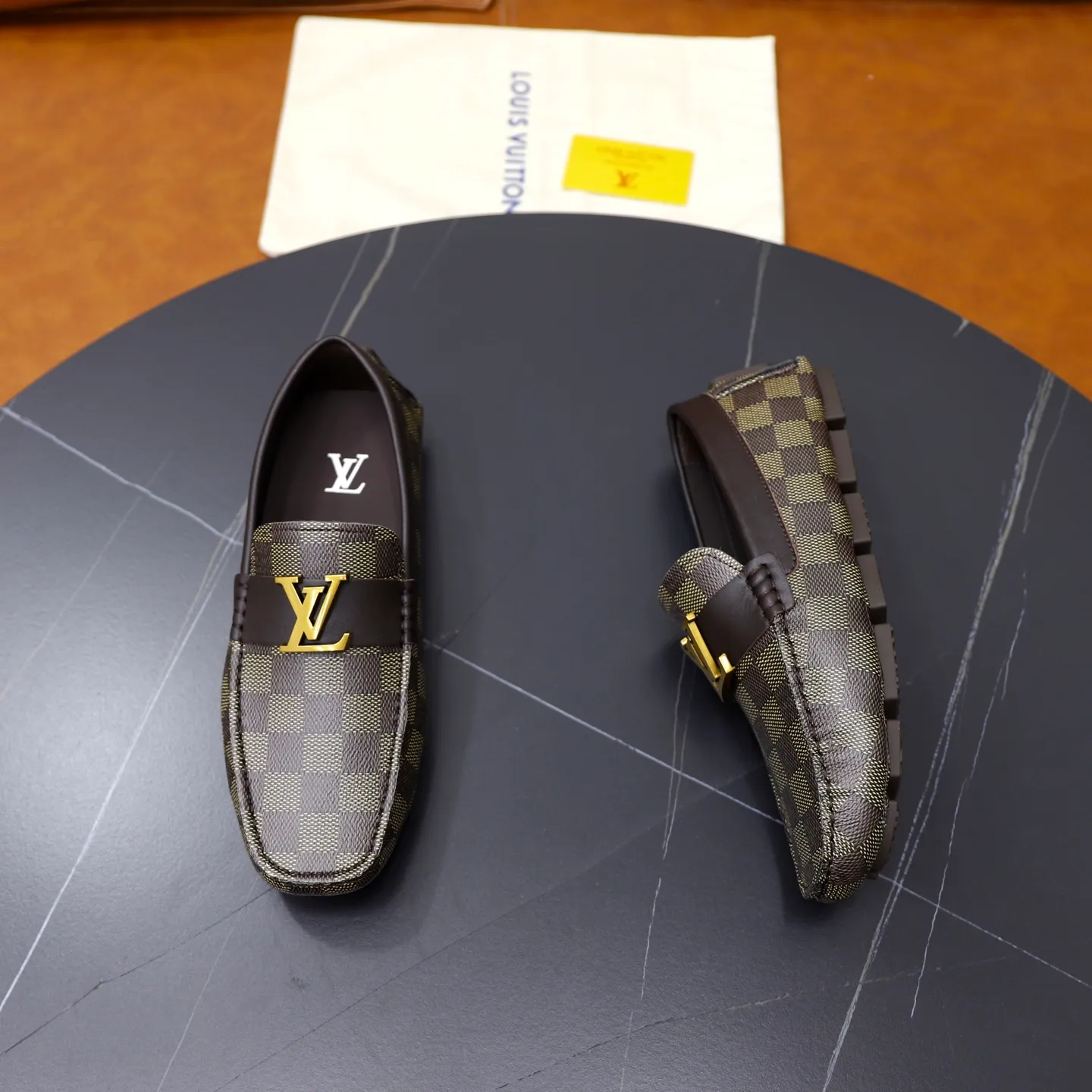 Ex-factory price: 480💰【LV】Louis Vuitton ⚠️High-end men’s driving and pedal series ⚠️38-44 (customized for 45) ⚠️All original cowhide leather! Thick and soft! Made entirely of calfskin lining! Rubber sheet anti-slip beanie sole! Three-dimensional package technology! Fashionable and classic! Handicrafts! Original high quality! Feel free to compare!